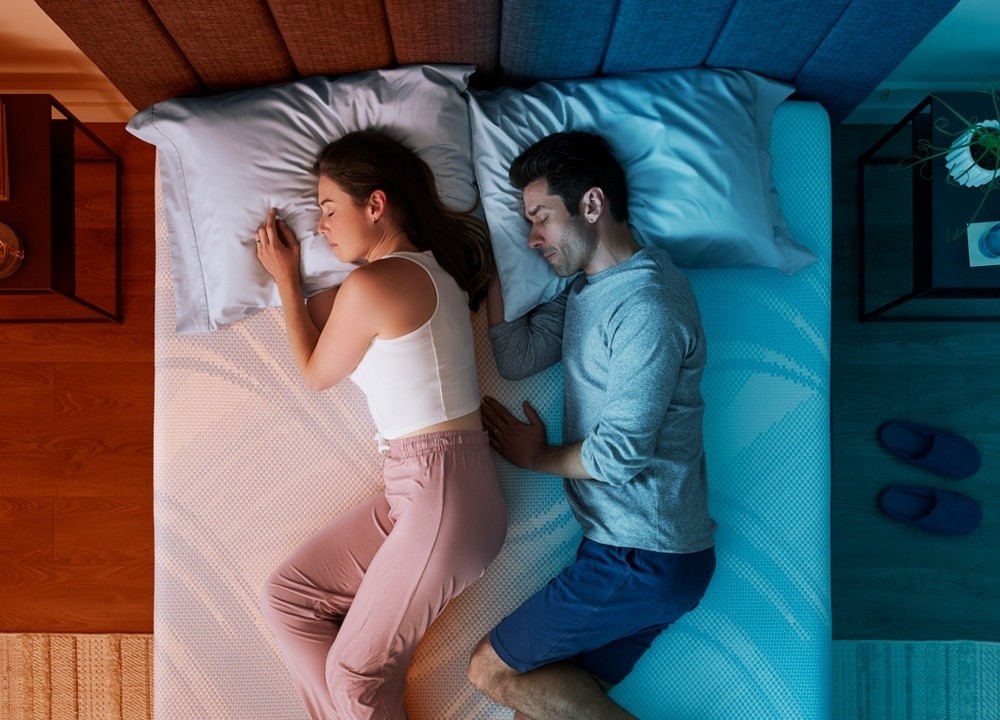 Couple using the ActiveBreeze showing the Warming vs Cooling capabilities